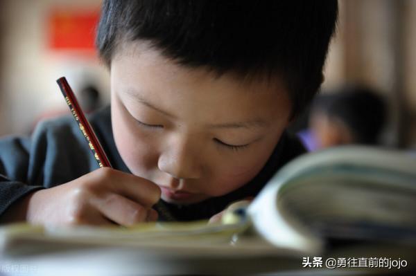 故鄉容不下肉身，他鄉安放不了靈魂