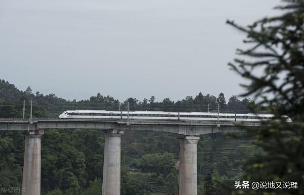 川藏鐵路：雅林段線路有兩條方案，為何卻選擇北線易滑坡方案？