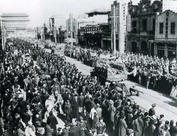 妻子苦守27年，換來黃維出獄後的一聲“滾”，精神失常後跳河自盡