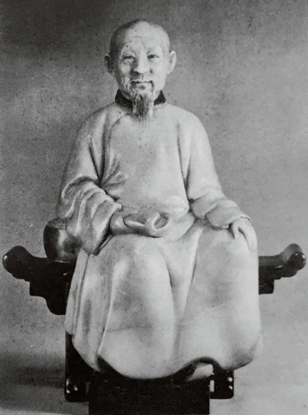 「北京天聚閣拍賣」大成之美——國之瓷母：清乾隆各種釉彩大瓶