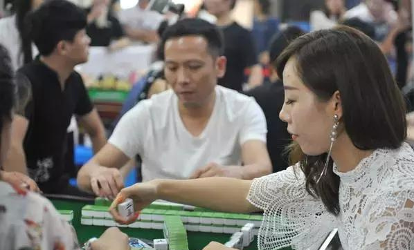 “閒人”背後的真相:他們搓著麻將打打牌,整日不上班,靠啥掙錢 “閒人”背後的真相:他們搓著麻將打打牌,整日不上班,靠啥掙錢