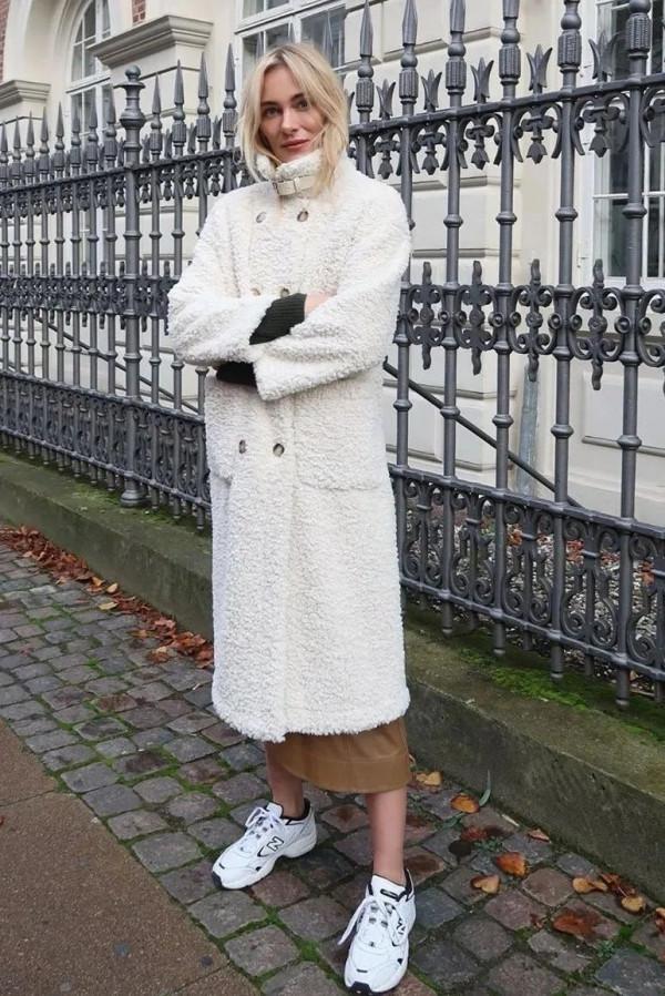 外套裡面別總穿衛衣了，今冬這樣穿最流行