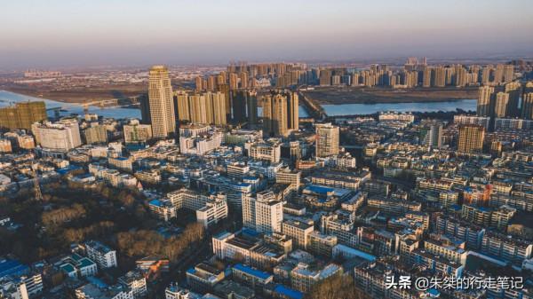 安徽第一個設市的城市，因盛產珍珠而得名，有朱元璋放牛過的湖泊