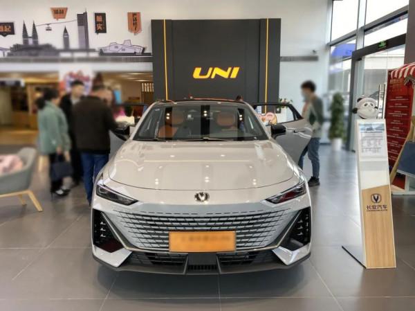 探店調查：大年初一還賣車，&OpenCurlyDoubleQuote;高階卷王&rdquo;非自主莫屬