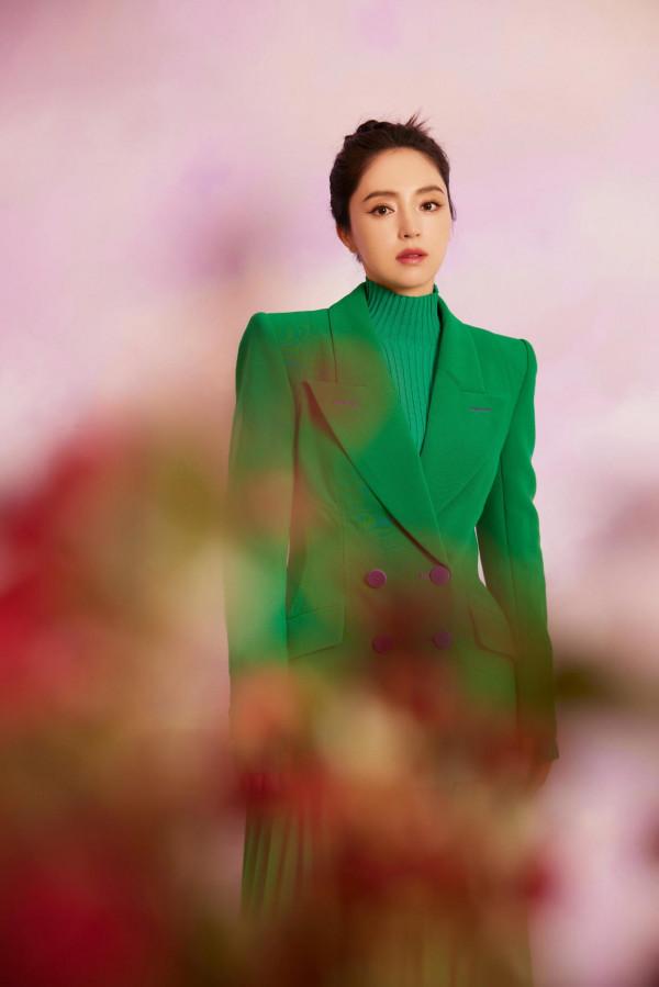 董璇很懂往“嫩”了打扮,穿“一身綠”清爽高階,41歲卻像30出頭 董璇很懂往“嫩”了打扮,穿“一身綠”清爽高階,41歲卻像30出頭