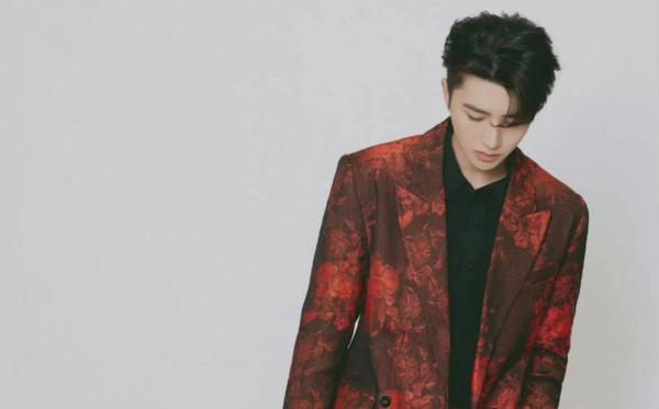 蔡徐坤元宵節賀圖