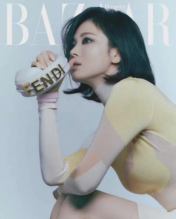 宋慧喬近照曝光重回剛離婚狀態!又化煙燻妝剪短髮,新造型太尷尬 宋慧喬近照曝光重回剛離婚狀態!又化煙燻妝剪短髮,新造型太尷尬