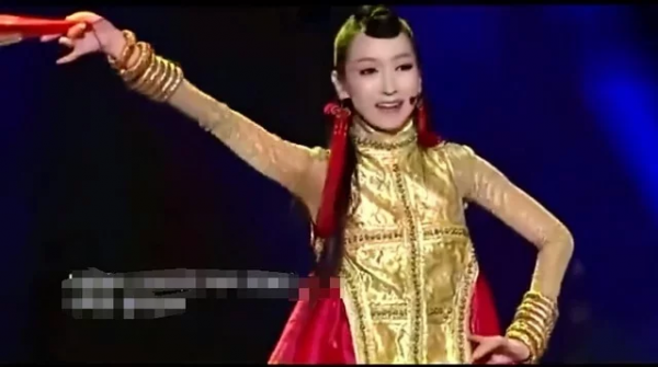 有種“整容”叫薩頂頂卸妝，神婆變女神，網友：你早這樣早就紅了