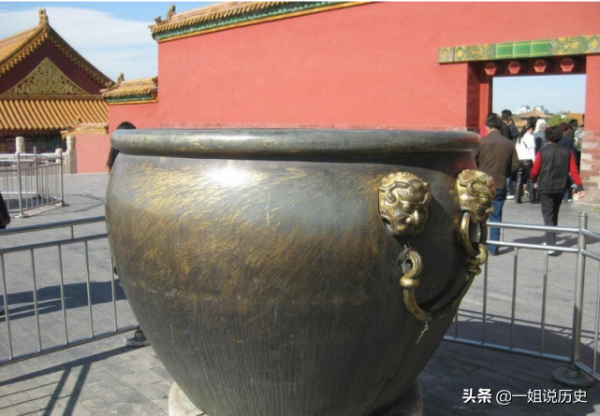 故宮中的22口“純金缸”，被八國聯軍刮掉表面黃金，如今已成文物