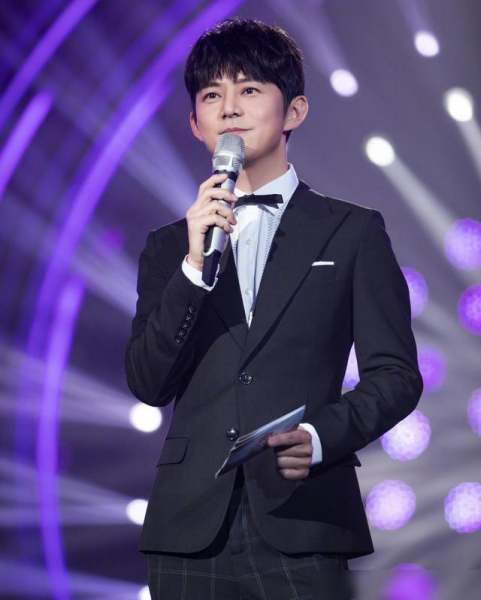 何炅接連翻車,依然穩坐湖南臺綜藝主持一哥的位置,他有何背景? 何炅接連翻車,依然穩坐湖南臺綜藝主持一哥的位置,他有何背景?