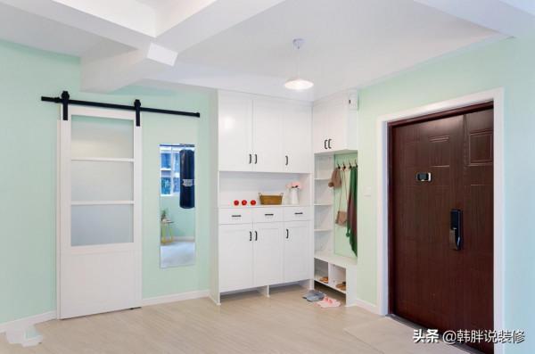 120㎡極簡新房，清亮的薄荷綠牆面，吧檯和餐邊櫃是最大亮點