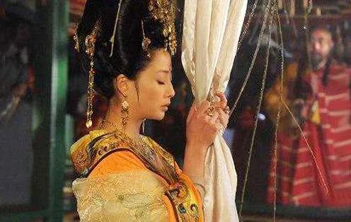 你知道嗎，楊貴妃其實死在了給她送過荔枝的快遞站