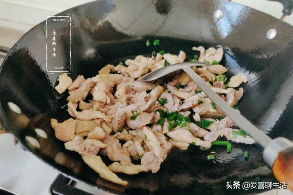 這菜醃一醃比新鮮的還好吃,加肉一起炒鮮美極了,鈣含量還特別高 這菜醃一醃比新鮮的還好吃,加肉一起炒鮮美極了,鈣含量還特別高