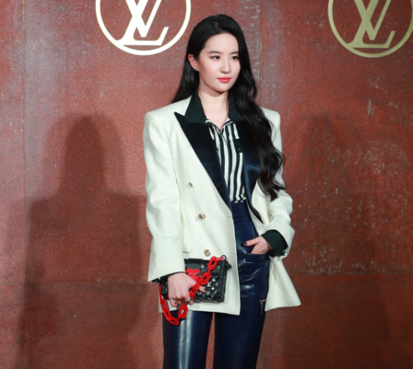 東方風雲榜:周冬雨輸劉浩存,周也和金晨撞色,迪麗熱巴造型翻車 東方風雲榜:周冬雨輸劉浩存,周也和金晨撞色,迪麗熱巴造型翻車