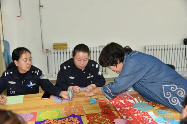 #鄂倫春公安#鄂倫春旗公安局開展“學習剪紙映初心 弘揚民族傳統藝術”活動 #鄂倫春公安#鄂倫春旗公安局開展“學習剪紙映初心 弘揚民族傳統藝術”活動