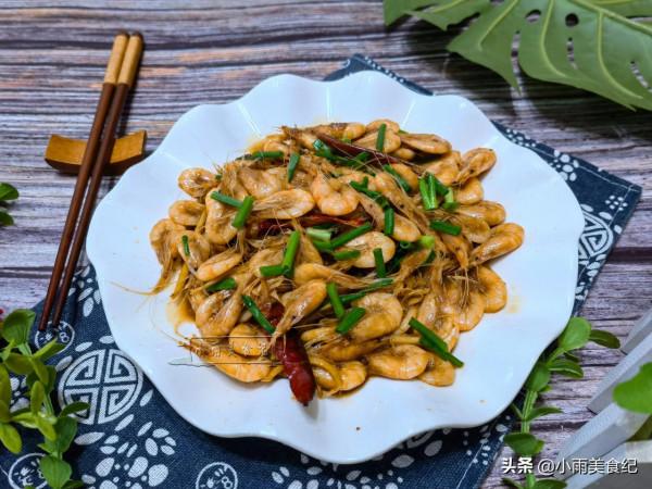 小雪將至，冬補吃它正合適，和黃豆醬的絕配，入鍋炒5分鐘就搞定