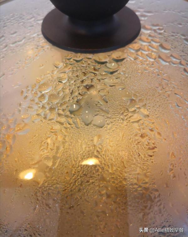 早餐不知道吃什麼？看看我家早餐，白玫瑰主食搭配雞絲蔬菜，完美