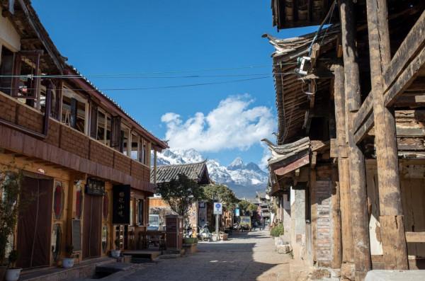 麗江三大古鎮之一，被稱為“世界級古納西王國”，至今非常原始