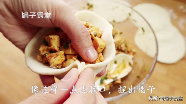 香辣豆腐包子，皮薄餡足，鮮嫩味美，一次3個吃不夠，太香了