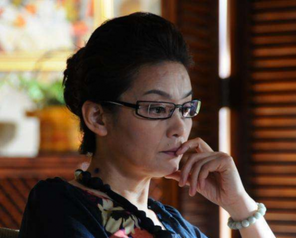 潘虹：跟丈夫結婚8年僅相處380天，離婚後卻說最愛前夫，這是為何