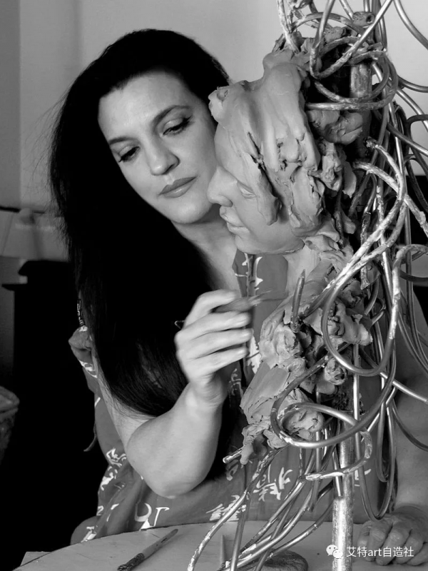 斯諾登從一塊泥引發的啟迪 斯諾登從一塊泥引發的啟迪