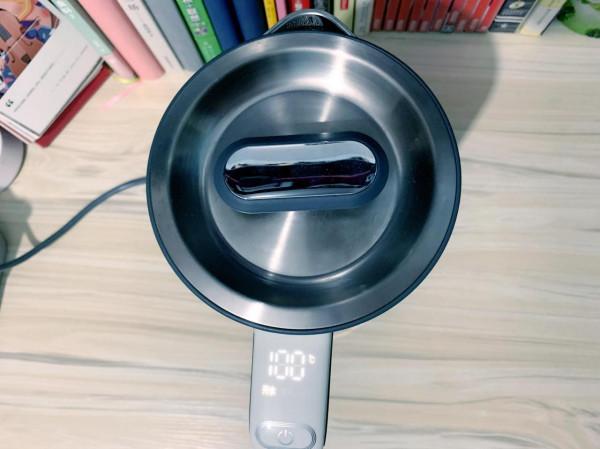 暖到心坎裡！摩飛燒水壺，控溫屏顯，盡享水自由