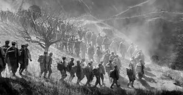 授勳結束，臺下還有一個人，周總理忙上前詢問，答：沒念我的名字