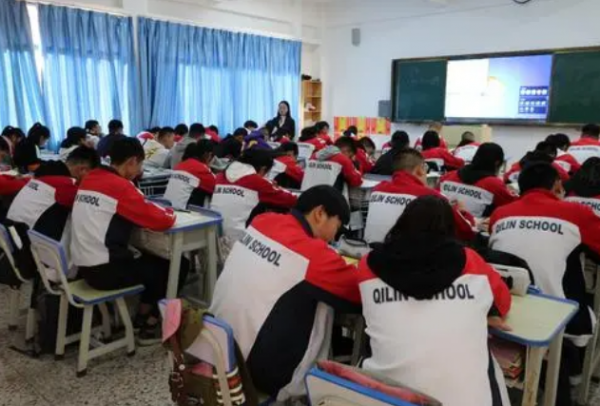 雲南“令人驚豔”的高中，一本升學率達92.16%，其中15人考上清北