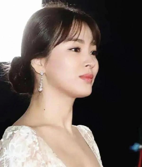 宋慧喬，天生麗質，不用妝扮，同樣無比迷人