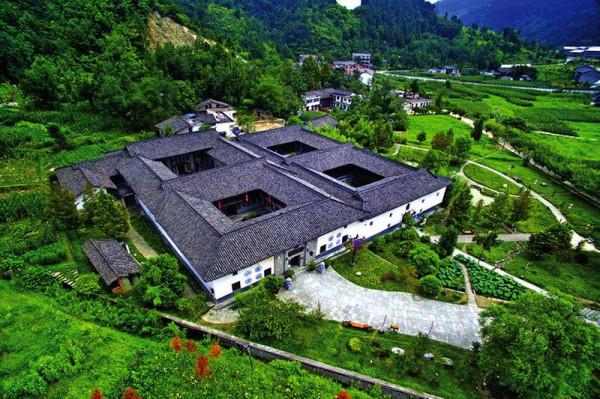 陝西一“鉅富豪宅”走紅,主人一生娶了6個老婆,距市區2小時車程 陝西一“鉅富豪宅”走紅,主人一生娶了6個老婆,距市區2小時車程