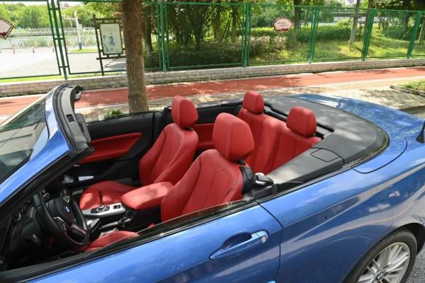 二手寶馬敞篷220i，年均一萬公里，還有M套件，二十多萬即可擁有