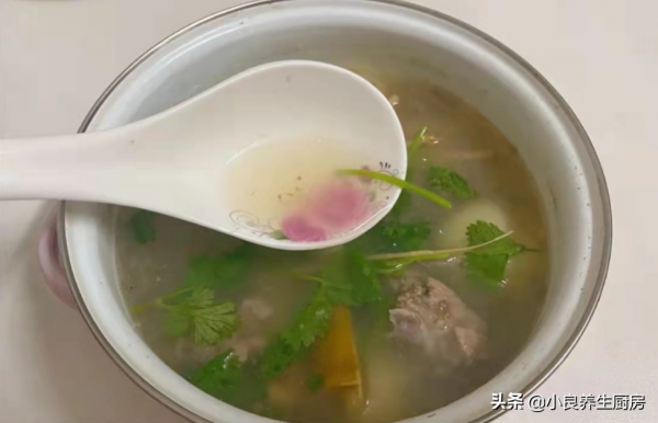 冬天，廣東人經常喝這湯，清熱去燥又實惠，外地人不敢嘗試