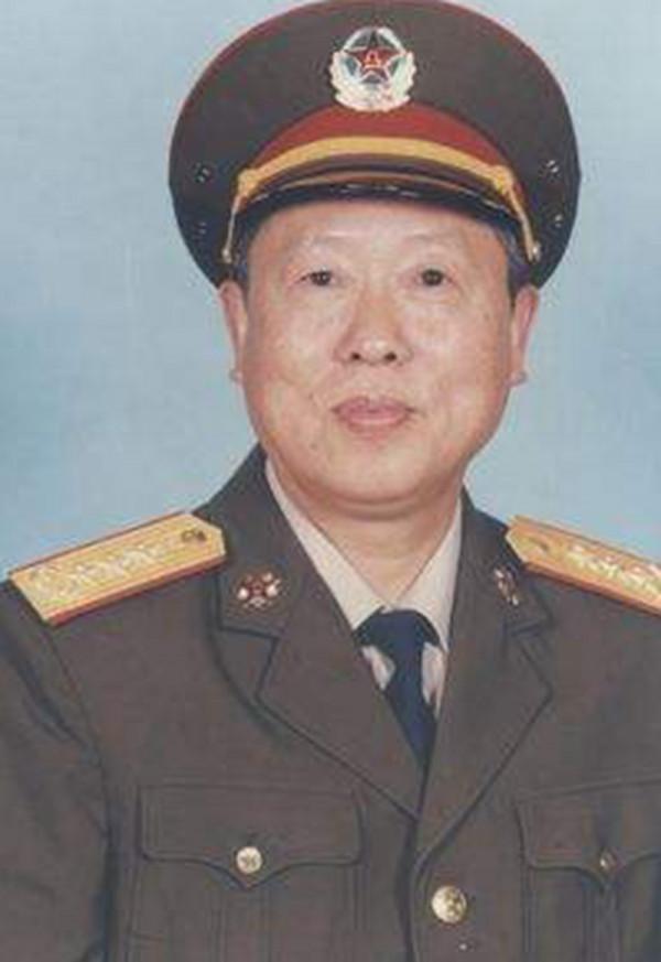 他曾擔任瀋陽軍區副政委，58歲升少將，60歲升中將，64歲升上將