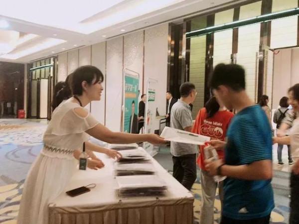 畢業生吐槽教培現狀，工資“暴跌”了一萬多，懷疑當初選錯了路