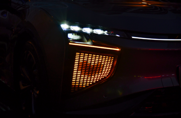 試駕高合HiPhi X六座版:3.9秒破百的眩暈感很“上頭” 試駕高合HiPhi X六座版:3.9秒破百的眩暈感很“上頭”