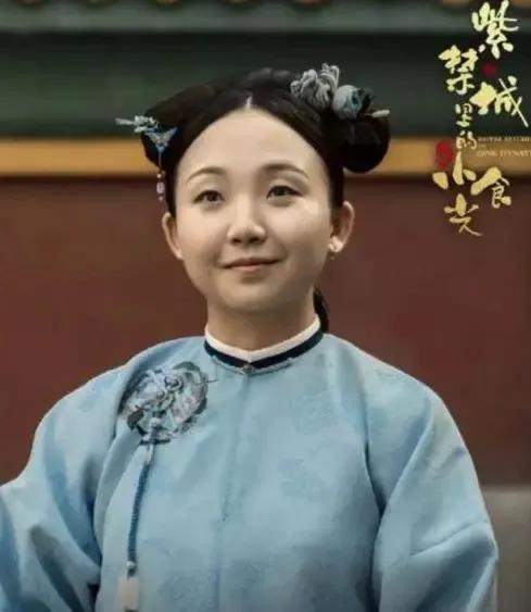 辣目洋子耍大牌？現身橫店不下車，一臉呆滯的表情，網友：好狂妄
