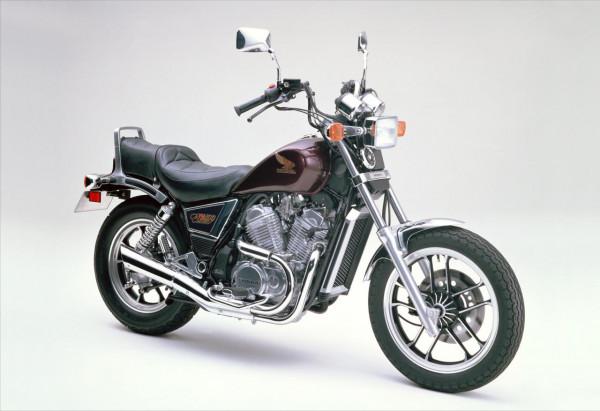 同名不同姓，窄角V型雙缸美式車—本田 NV750/400