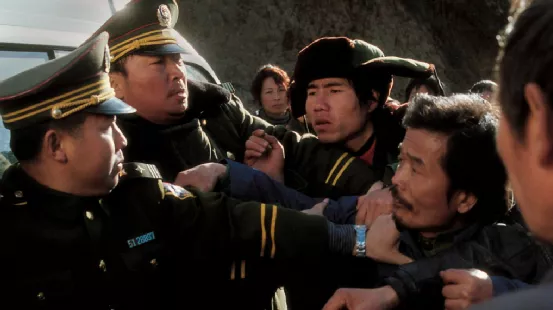 從《血色清晨》到《盲山》｜愚昧處決生命