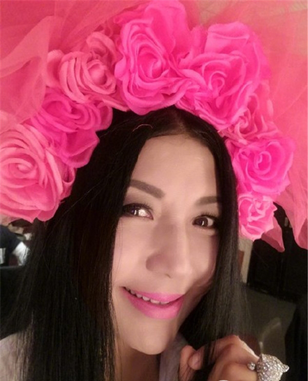 “人間異類”楊二車娜姆:女兒國走婚族,結交喬布斯,向總統求婚 “人間異類”楊二車娜姆:女兒國走婚族,結交喬布斯,向總統求婚