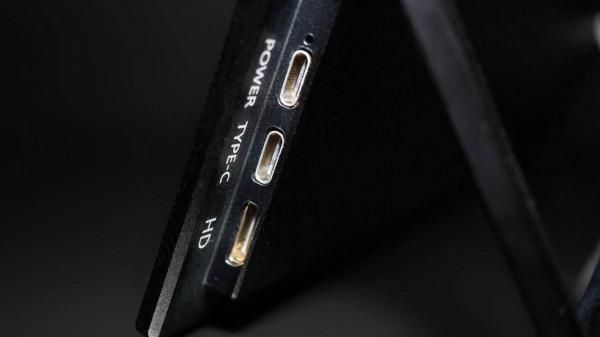 獨特的設計與取捨 - EiMiO內建電池便攜顯示器 M15B