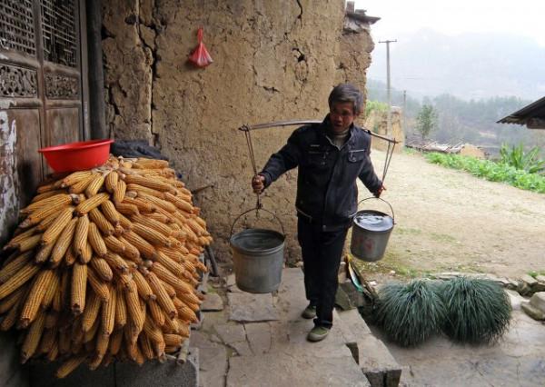 「農村生活紀實」_吃水難_2