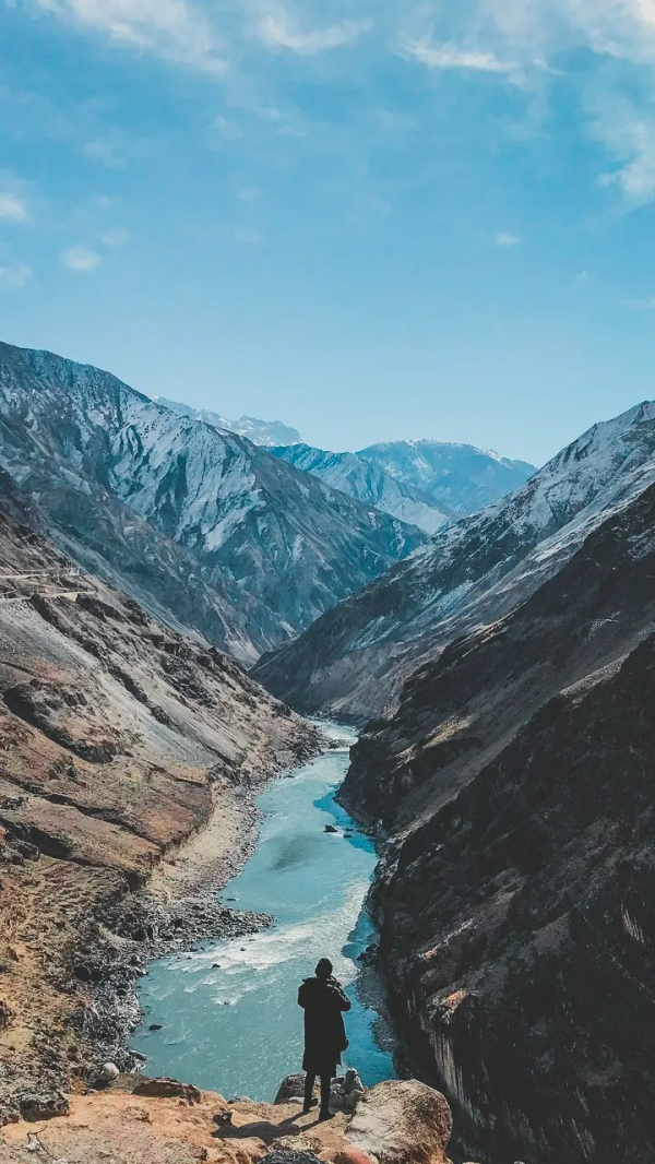 兩年以前，我們說走就能走，可以去任何想去的地方