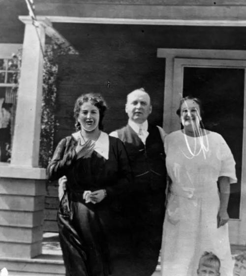 妻子將情人藏家10年，丈夫遇害時才知，最後殺人者為何沒被判刑？