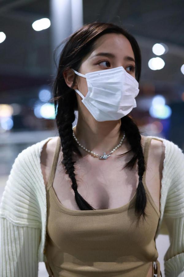 機場抓拍娛樂圈的小花私服，你更喜歡誰