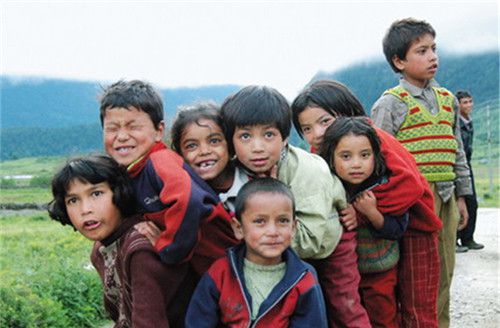 流浪200年,2003年達曼人終於加入中國國籍,如今家家懸掛五星紅旗 流浪200年,2003年達曼人終於加入中國國籍,如今家家懸掛五星紅旗