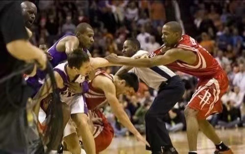 籃球之神也鬥毆 回顧NBA十大打架事件 籃球之神也鬥毆 回顧NBA十大打架事件