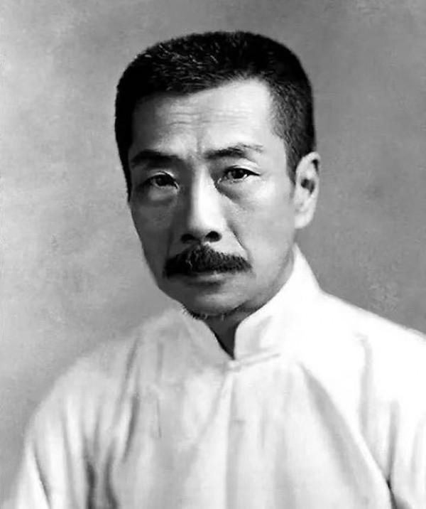 蕭紅逝世後，許廣平寫過兩篇追憶文章，卻隱約透露出不耐煩和醋意