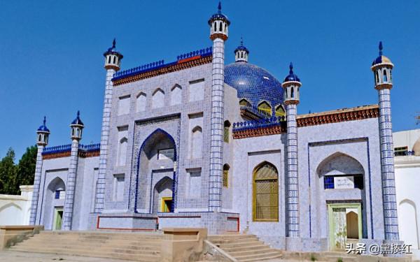 新疆自駕遊｜嶽普湖：沙漠邊的小城，墓群是孩子們的“遊樂場”