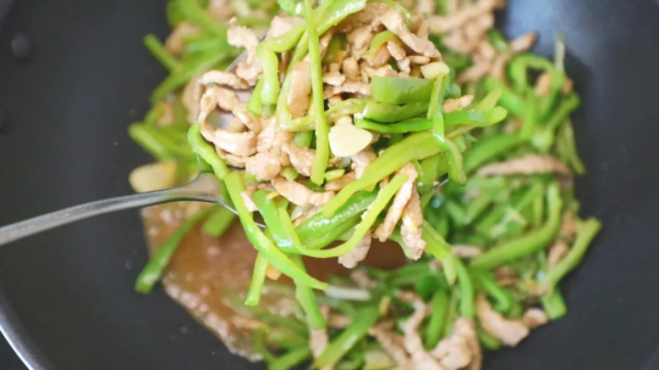 青椒炒肉絲最下飯的做法,肉絲滑嫩青椒爽口,關鍵技巧全在這裡 青椒炒肉絲最下飯的做法,肉絲滑嫩青椒爽口,關鍵技巧全在這裡