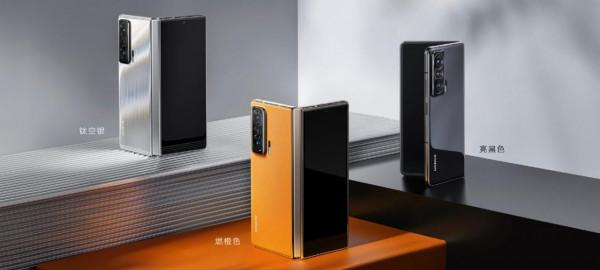 擁有更加完善的摺疊屏體驗，榮耀Magic V配置拉滿